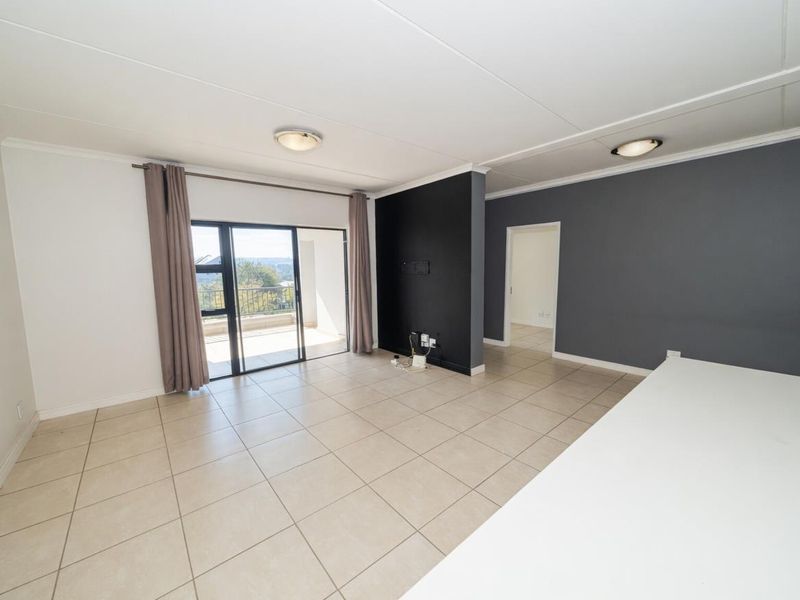 STUNNING LARGER 2 BEDROOM APARTMENT WITH UNINTERRUPTED VIEWS FOR SALE!!! - Photo 3