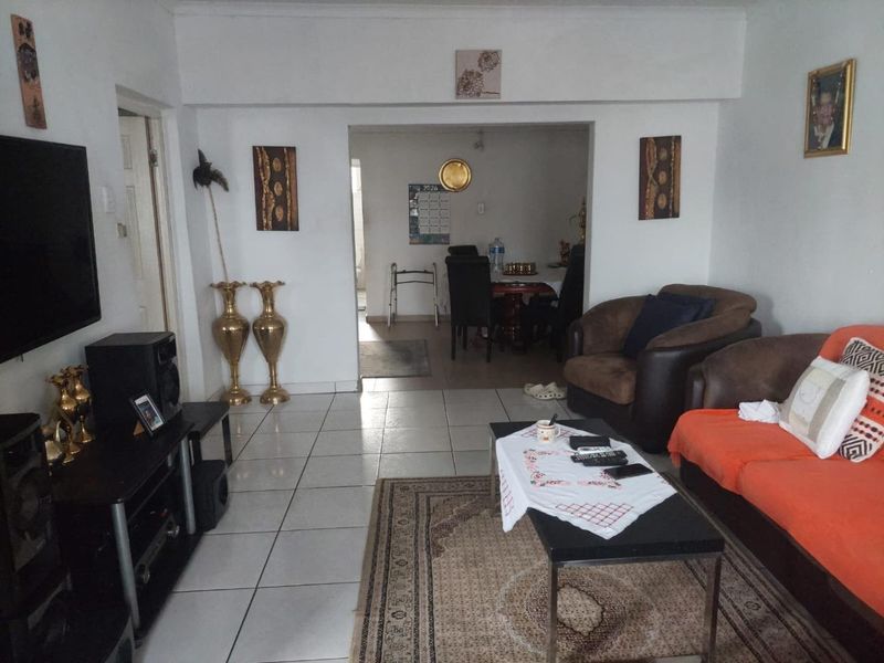 A Jump Ahead of the Market - Ideal Three Bedroom Starter Home - Photo 4