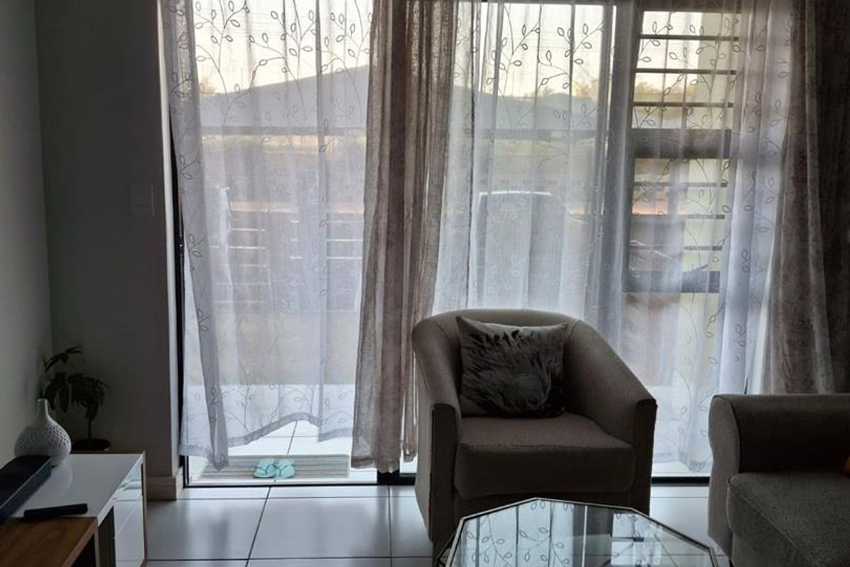 3 BEDROOM TOWNHOUSE FOR SALE IN GREENKLOOF, MOOIKLOOF - Photo 4