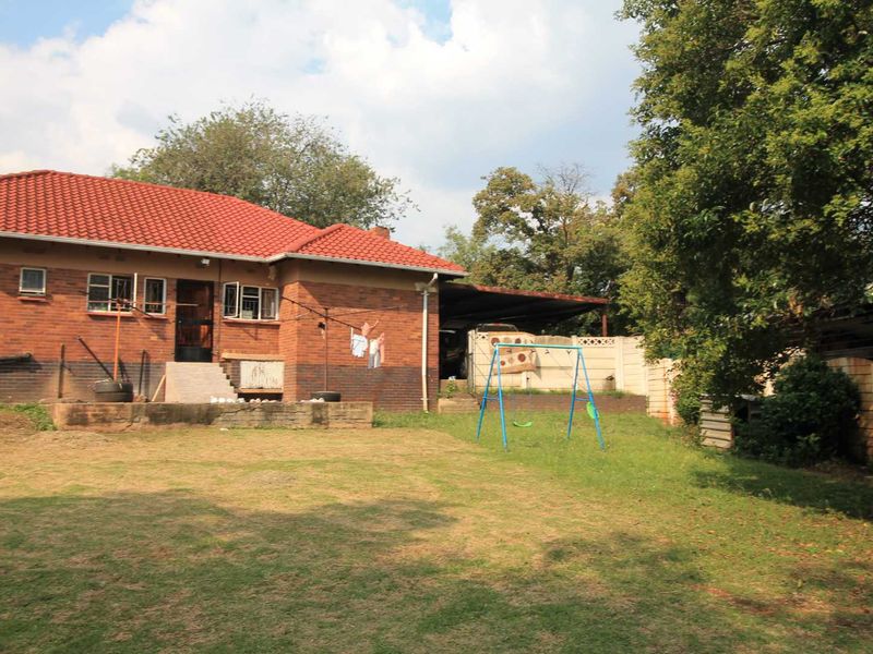 3 bed Family Home with a Flatlet - Photo 4