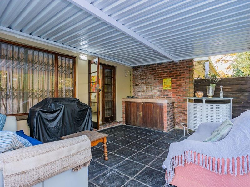 Immaculate 3-Bedroom Oasis! - Photo 6