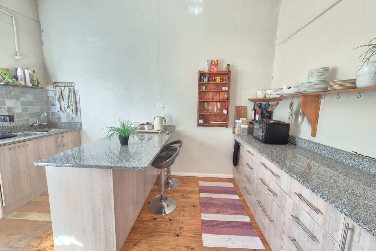 Historical home full of character and charm - Photo 5