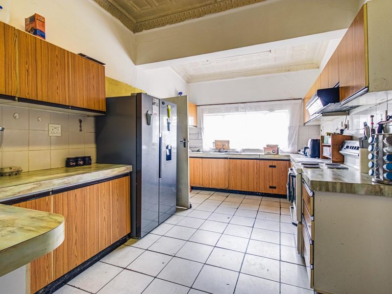 Massive family home in Northmead, Benoni - Photo 2