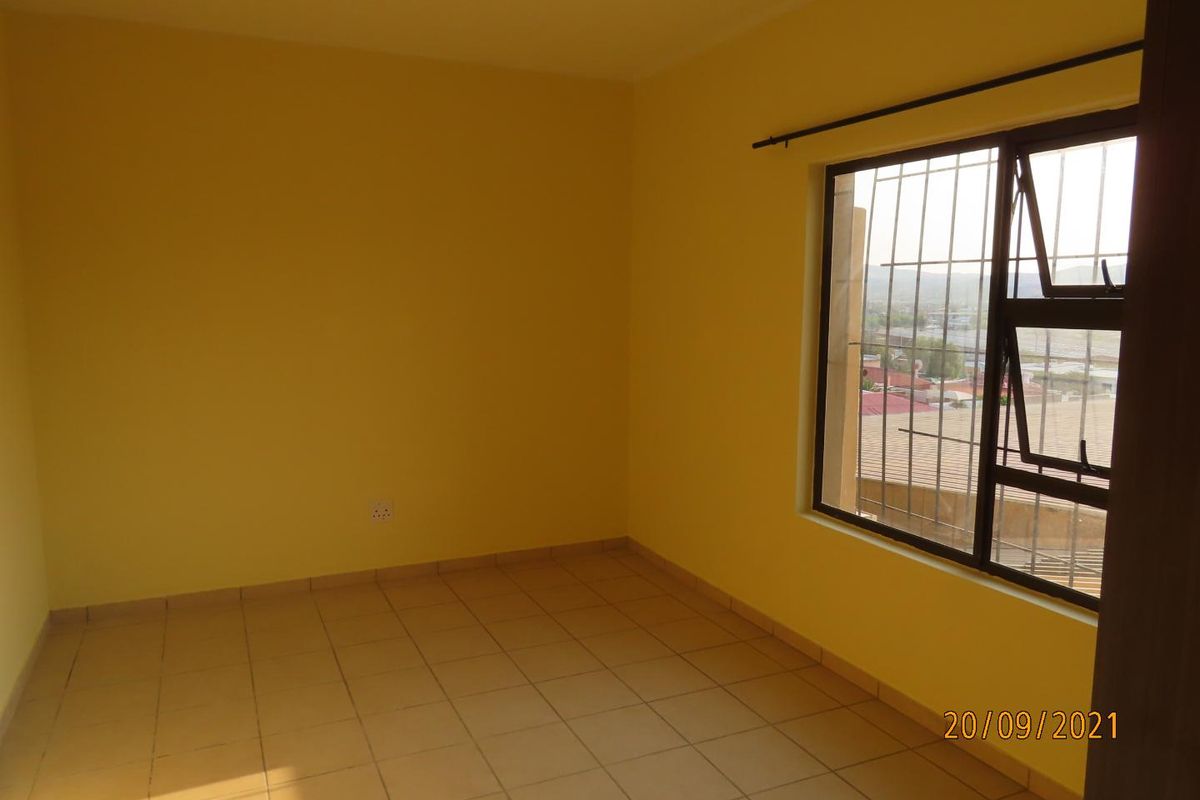Apartment with balcony in walking distance to city centre - Photo 5