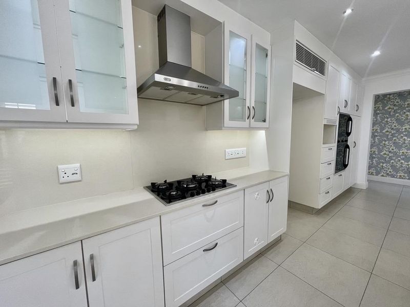 Hendra - Executive Luxury Rental in Exclusive La Lucia Estate - Photo 8