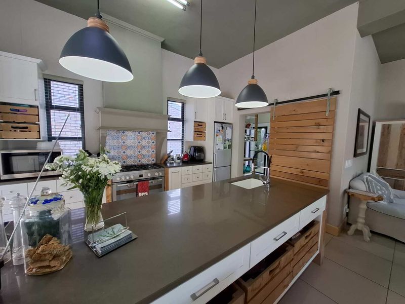 Refined Luxury Townhouse now selling a million dollars below valuation! - Photo 9