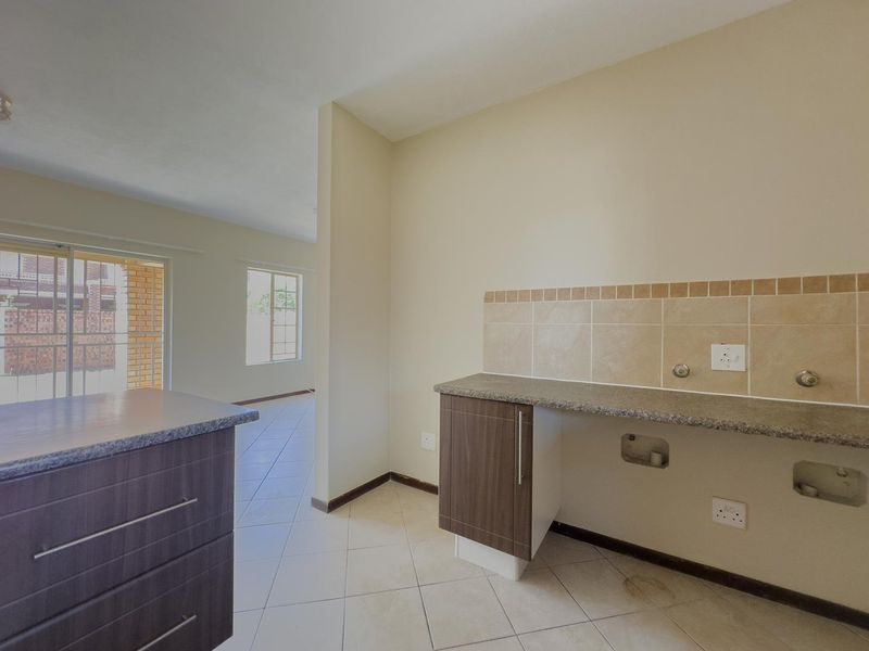 2 Bedroom Townhouse with Private Garden - Photo 6