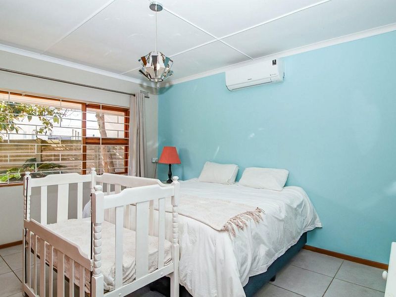 Charming Family Home in the Heart of Hartenbos - Photo 3