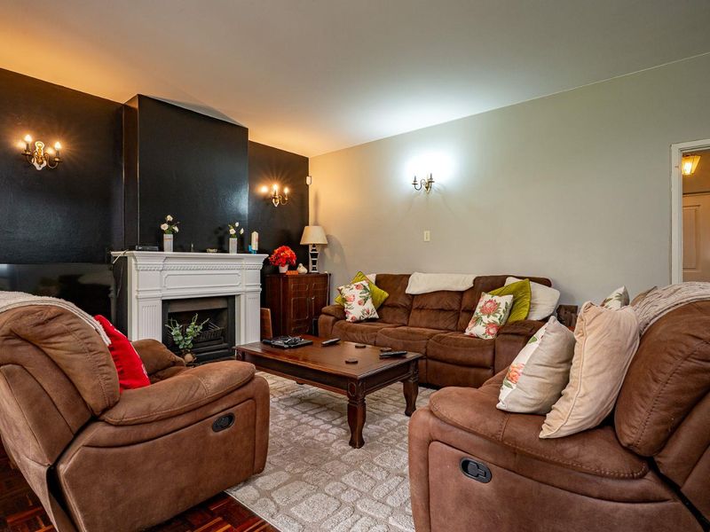 SPACIOUS DUPLEX LIVING IN SOUGHT-AFTER GILLITTS - Photo 9