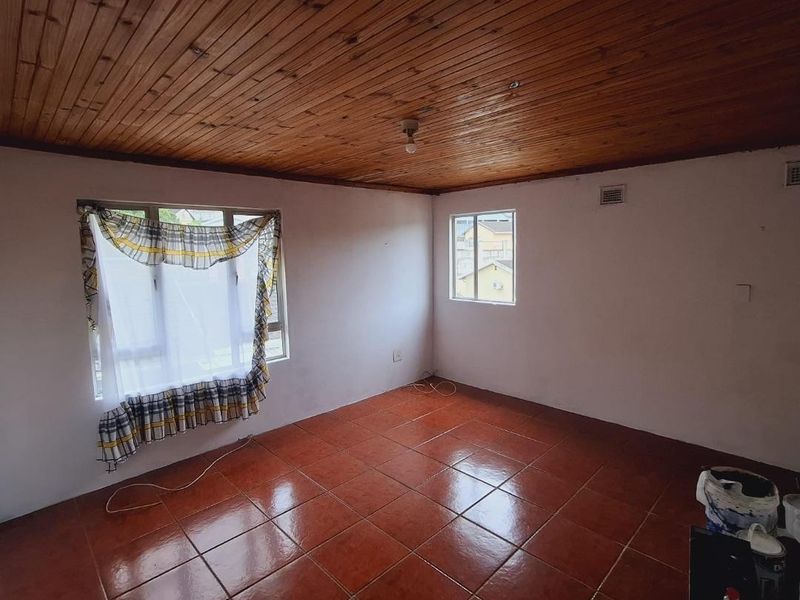 Cozy 3-Bed Home in Shallcross with Flatlet - Your Perfect Suburban Retreat! - Photo 8