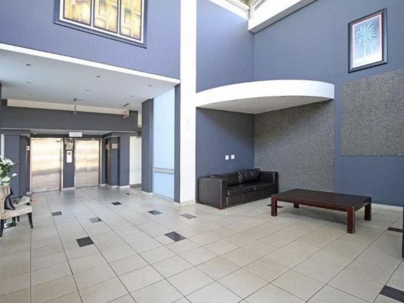 Modern Apartment in the Heart of Bedfordview - Photo 8