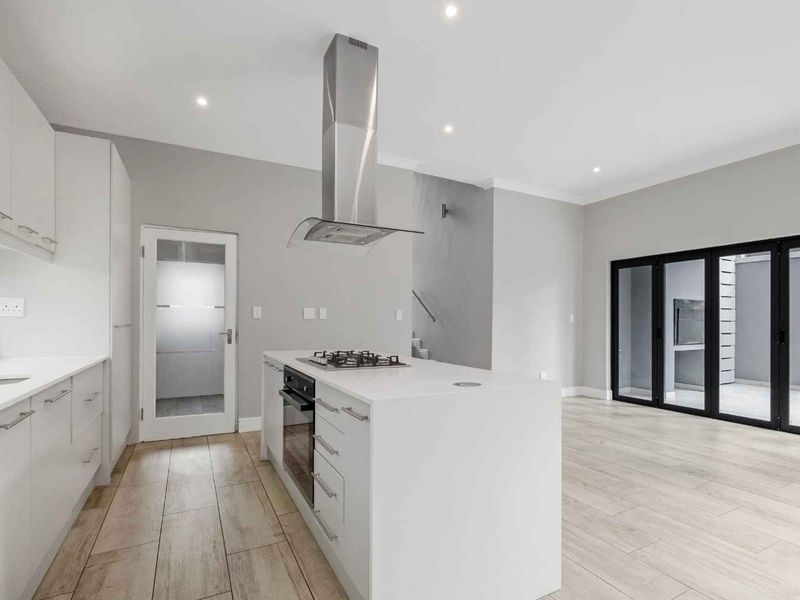 IMMACULATE 4 BEDROOM 3 BATHROOM CLUSTER HOME FOR SALE IN FOURWAYS - Photo 7