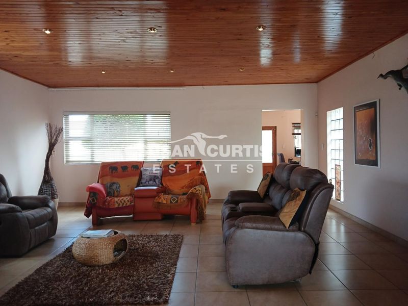 Large Family Home - Photo 6