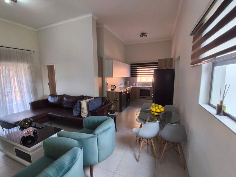 Immaculate 2 Bed 2 bath Apartment  in Founders Hill - Photo 3