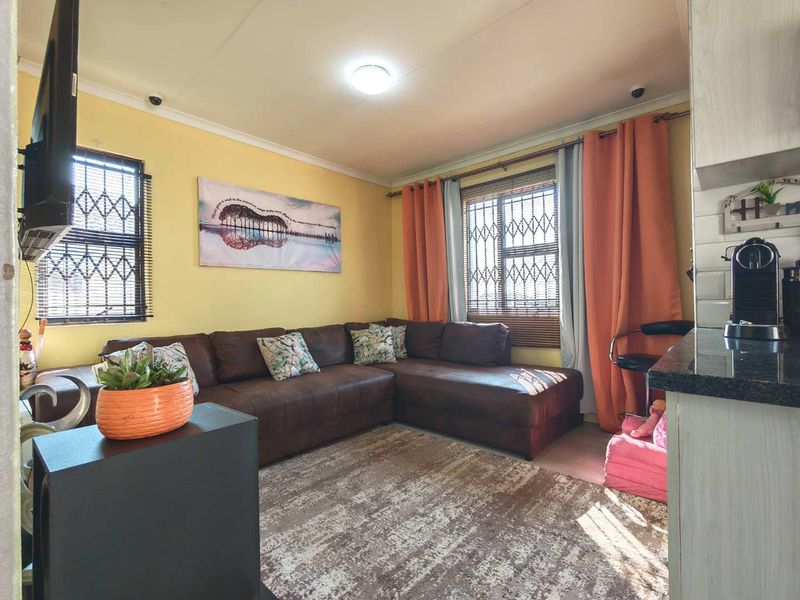 3 Bedroom House for Sale in Tirong Estate - Photo 6
