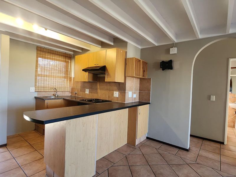 Loft Apartment with Stunning Views in Paulshof - Photo 9