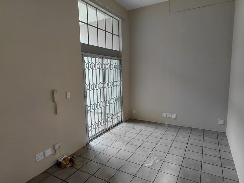 Charming 1 Bedroom Apartment To Let – Houghton Village Estate - Photo 3