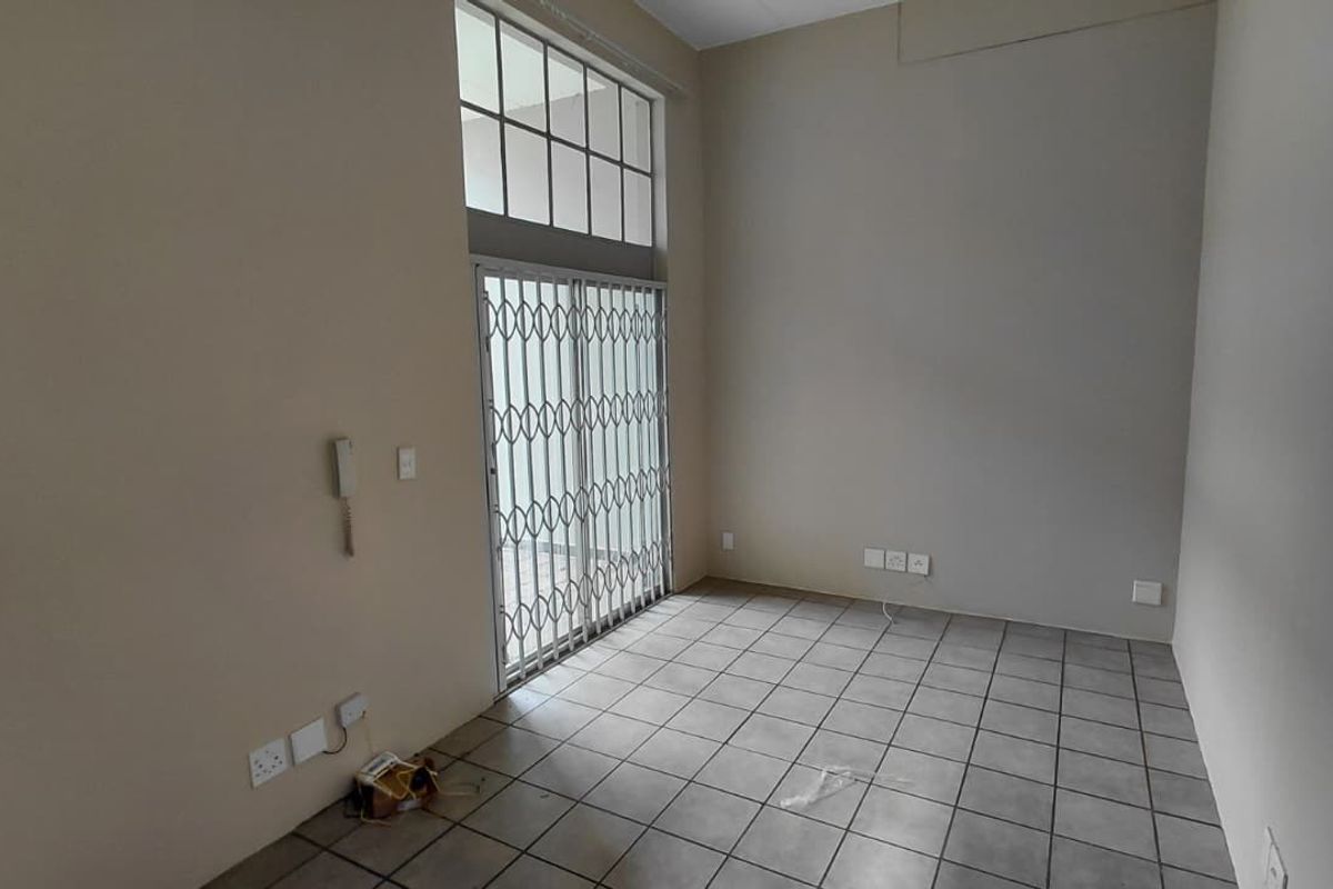 Charming 1 Bedroom Apartment To Let – Houghton Village Estate - Photo 3