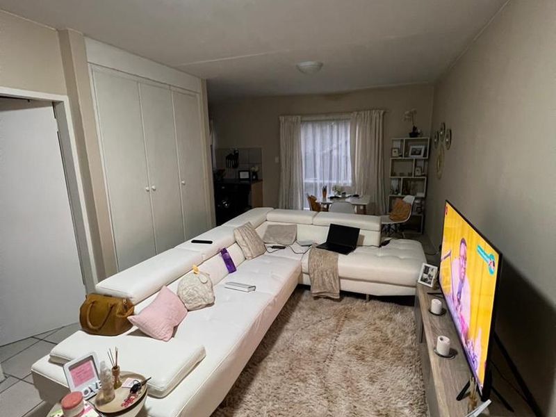 1 Bedroom Apartment in Wapadrand - Photo 6