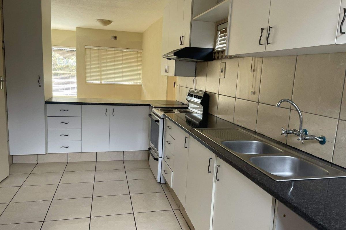 Three Bedroom Duplex to Rent in Crystal Park Mews, Benoni - Photo 4
