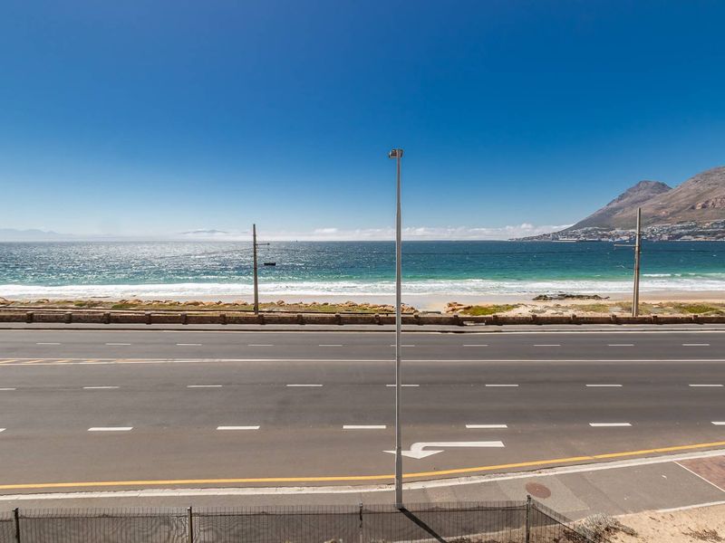 Modern Upmarket Coastal Living with Spectacular Ocean Views - Photo 3