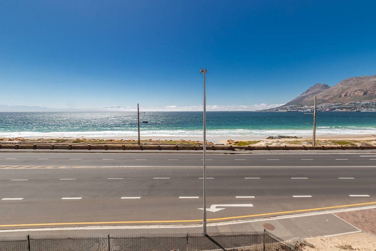 Modern Upmarket Coastal Living with Spectacular Ocean Views - Photo 3