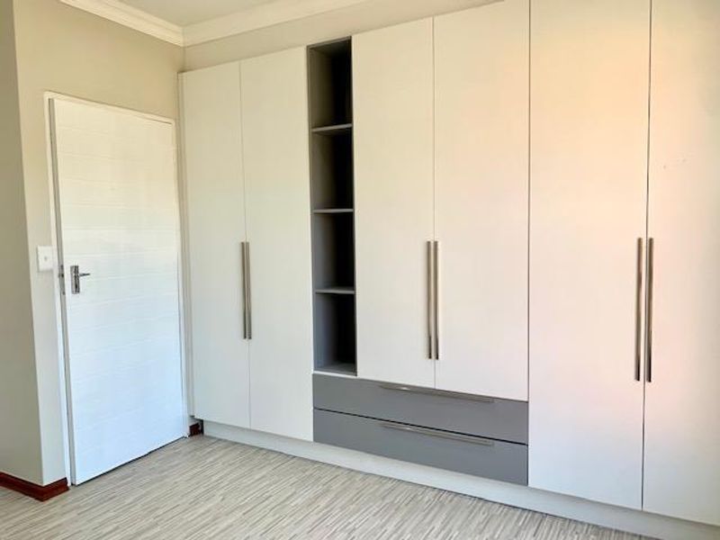 MODERN FAMILY HOUSE IN THABA NCHU - Photo 10