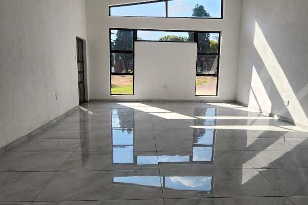 3 Bedroom Home For Sale - Photo 2