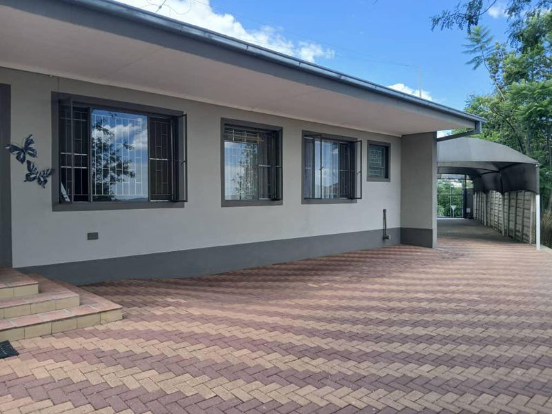 Walking distance from SA Embassy in Klein Windhoek. Live + earn in one! - Photo 2