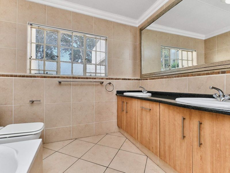 Your Ideal Home- Private Garden and Top Facilities - Photo 10
