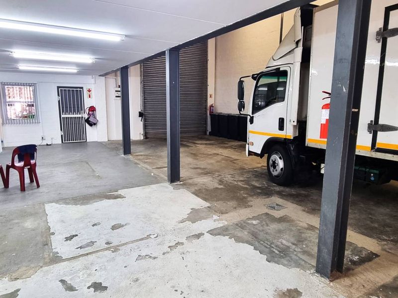 Double Volume Warehouse for Sale in Capricorn Business Park - Photo 4
