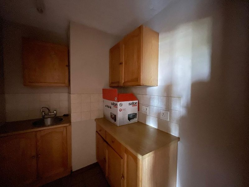 Charming Two-Bedroom Apartment *TO SHARE* Near the University - Photo 3