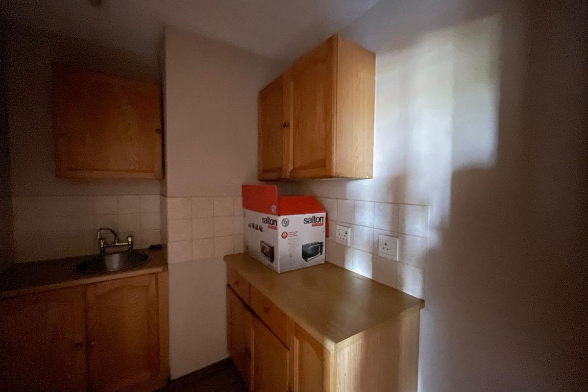 Charming Two-Bedroom Apartment *TO SHARE* Near the University - Photo 3