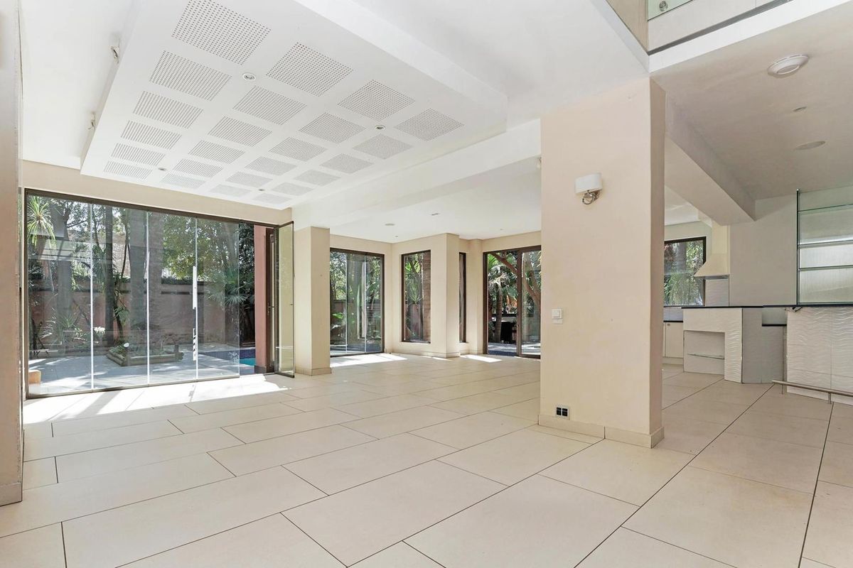 Exceptional, Expansive 6 Bedroom House with Separate Flatlet in Atholl - Photo 3