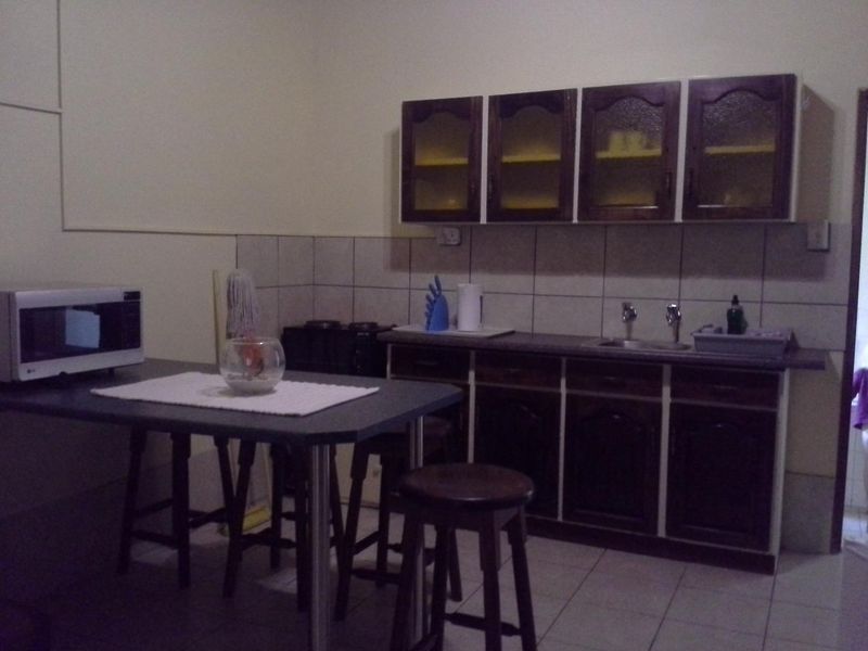 Hentiesbay - 8 bedroom House for Sale - Photo 6