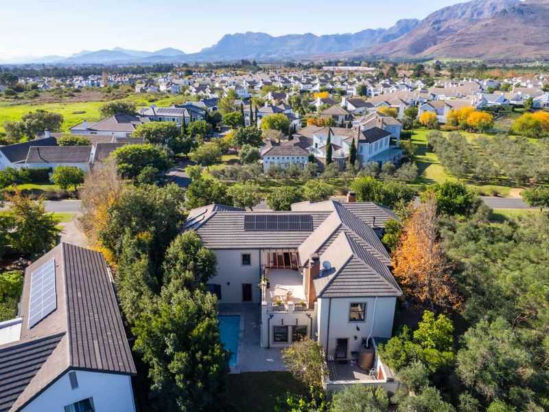 Elegant and Private Five-Bedroom Family Home with Exceptional Mountain Views on Val de Vie Estate - Photo 3