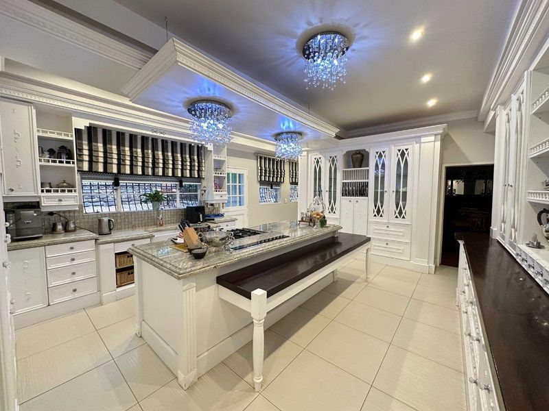 4 Bedroom House For Sale in Klein Windhoek - Photo 4