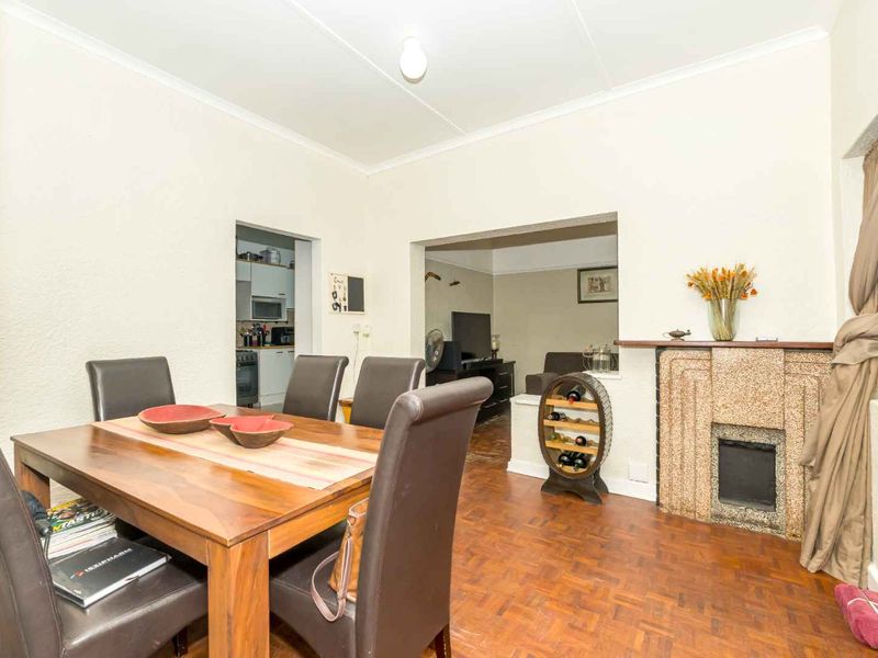 Beautiful Family Home with Separate Cottage in Wynberg Village - Photo 8