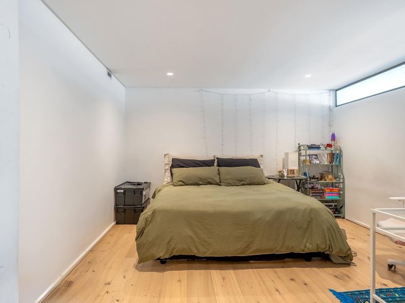 Top-Floor Spectacular Unit With Table Mountain View - Photo 9