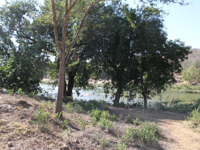 Prime location overlooking the Olifant’s River. - Photo 9