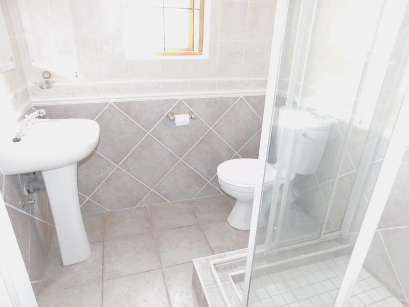 2 bedroom garden apartment for sale in Bryanston - Photo 9