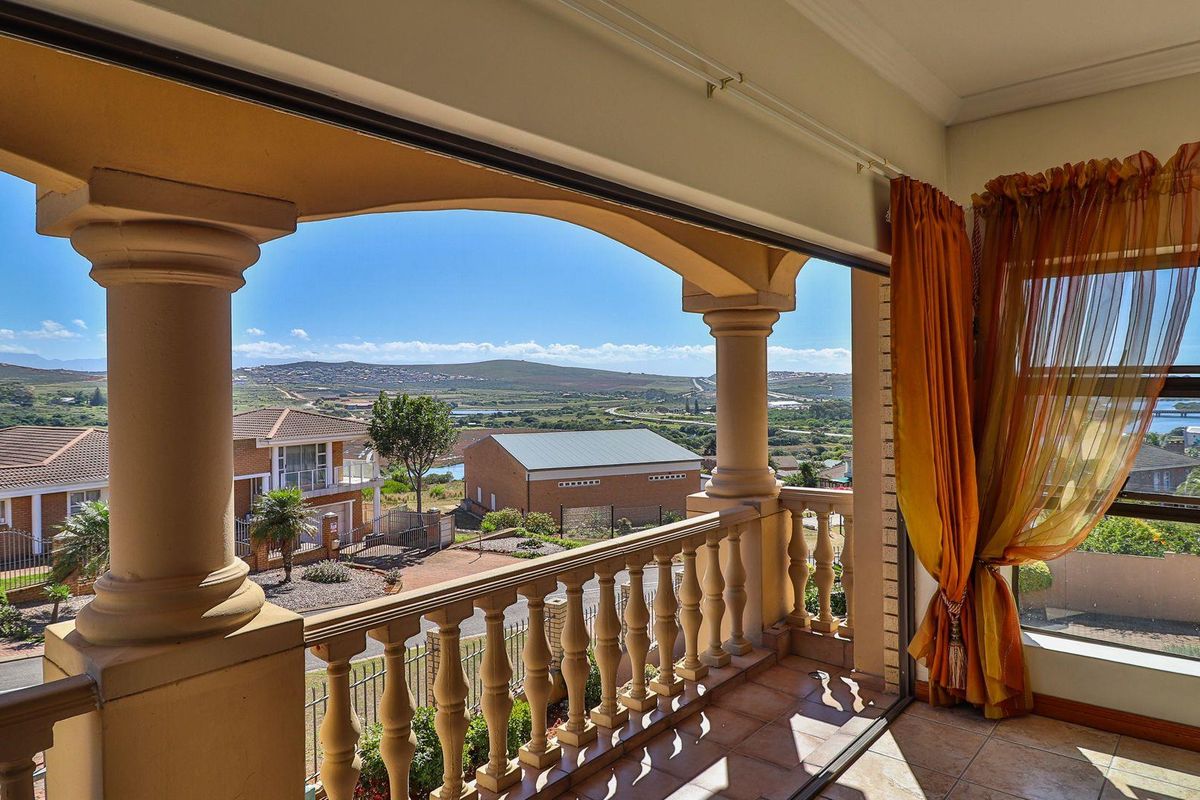 Elegant home with income-generating flat on sought after area - Photo 2