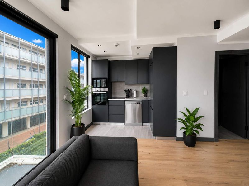 CHIC CITY LIVING - Photo 2