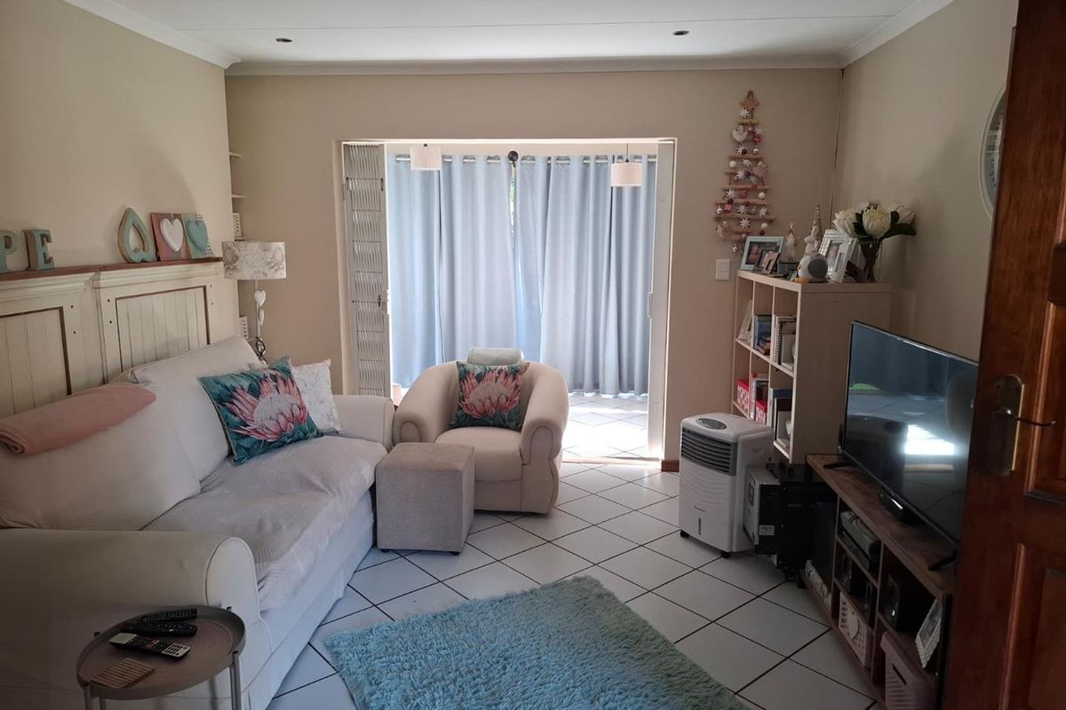 2 Bedroom townhouse in Moreleta Park - Photo 4