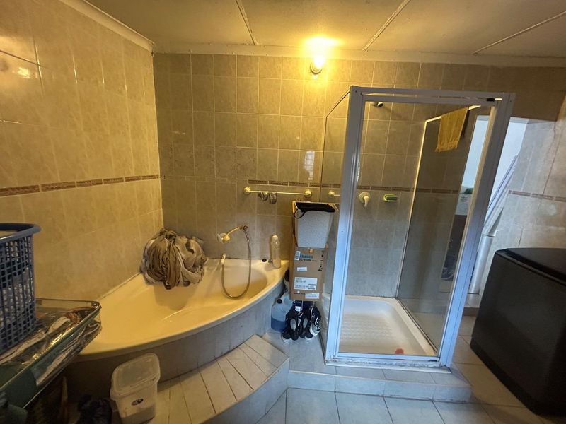14 Bedroom house in Laudium - Photo 9