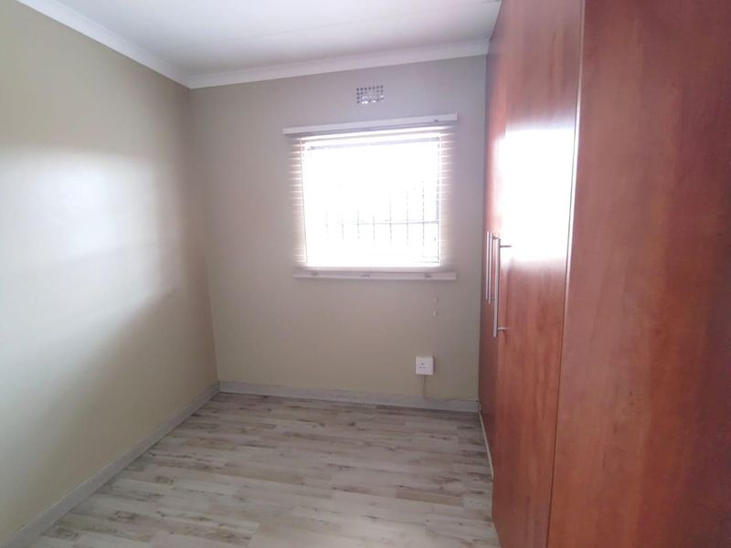 Riverside View - R 850 000 Great Value for this neat property ! - Photo 6