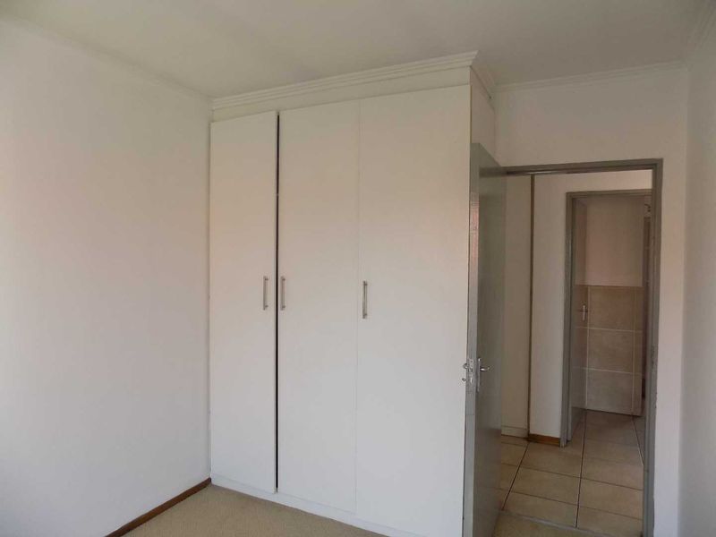 "Rivonia Gem: 2-Bedroom Apt for R699k!" - Photo 8