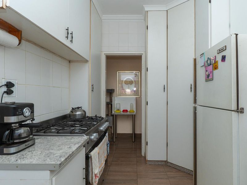 Charming 3-Bedroom Family Home with Income-Generating Bachelor Cottage in Birchleigh - Photo 7