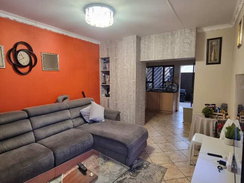 TOWNHOUSE FOR SALE - Photo 2