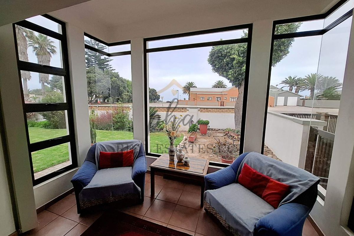 Seaside Living in Vineta – Wake Up to Ocean Views! - Photo 4